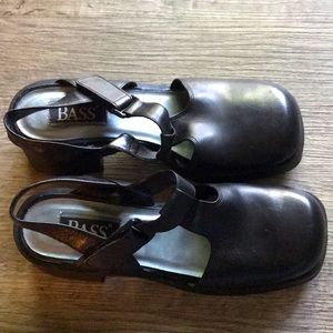 Bass clogs